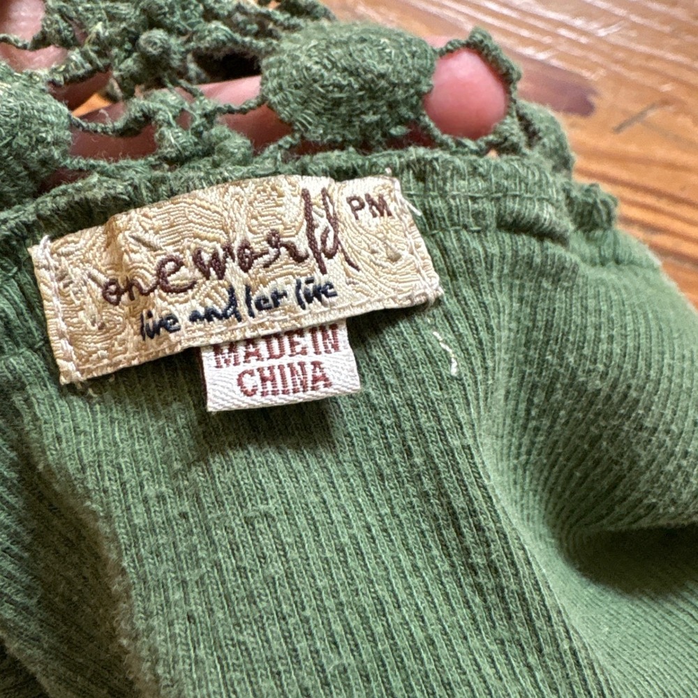 One World Thermal Top Women Green Crochet Boho Graphic Sleeve SIZE PM - Picture 6 of 7